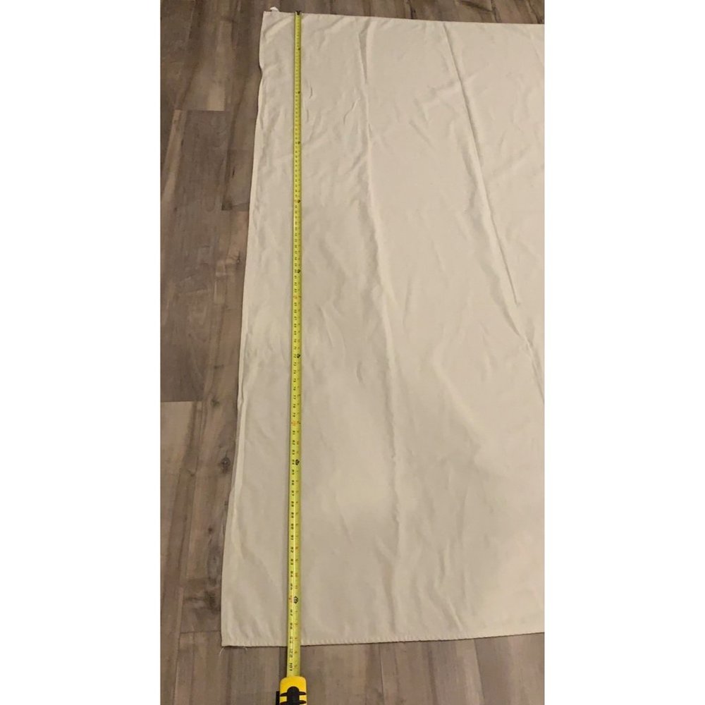 Kate Spade New York  Silver/Grey "Larabee Dot" Tablecloth 58"x99" and 6 Napkins - Picture 13 of 15